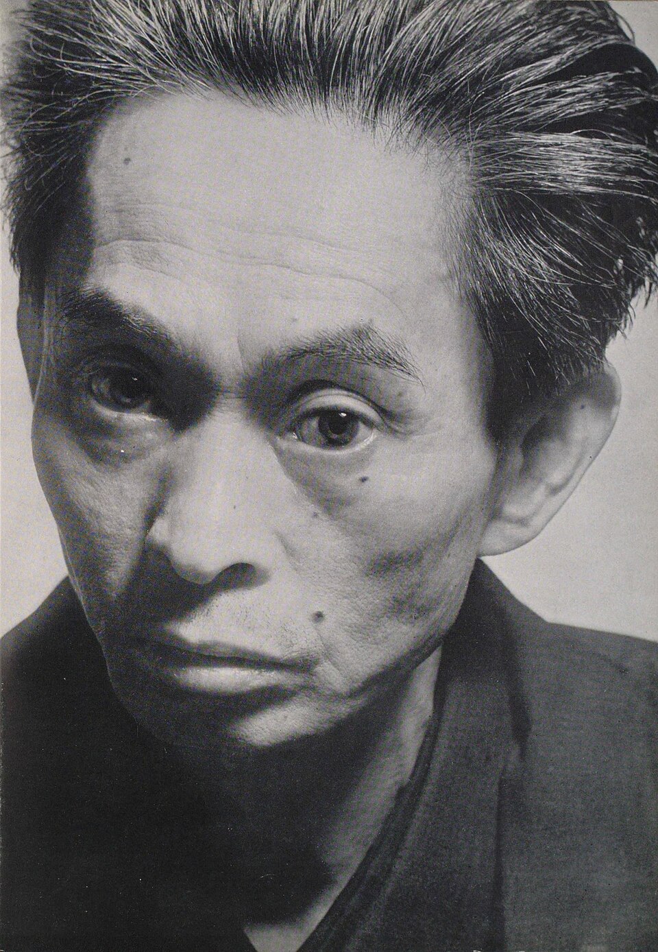 1953年土門拳拍攝的川端康成黑白肖像